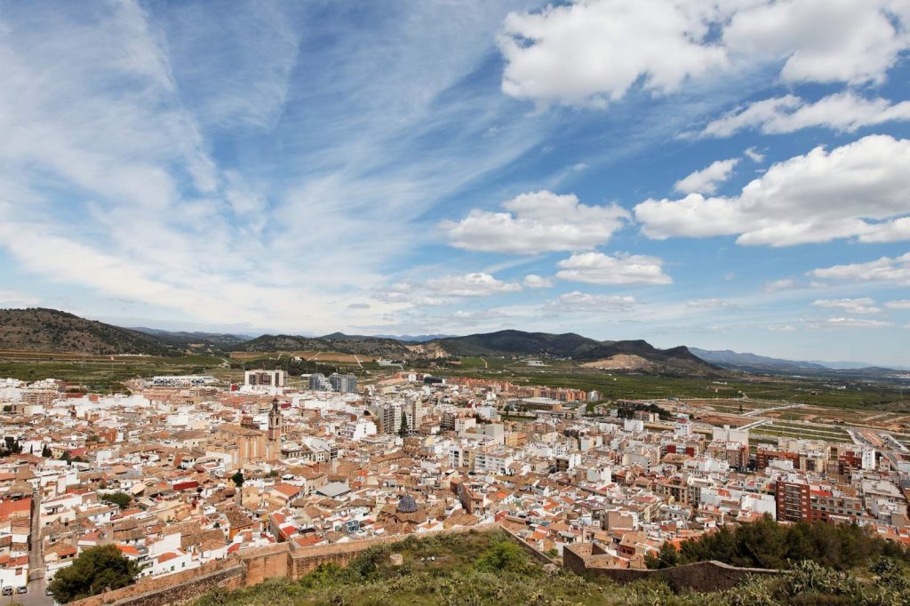 Invertir en pueblos con todos los servicios: una oportunidad en el mercado inmobiliario